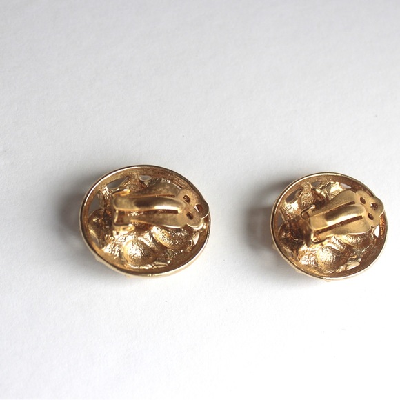 Vintage Gold Tone Enamel Earrings Clip On, Peach Cream Flowers, Pink Pair - Picture 4 of 7